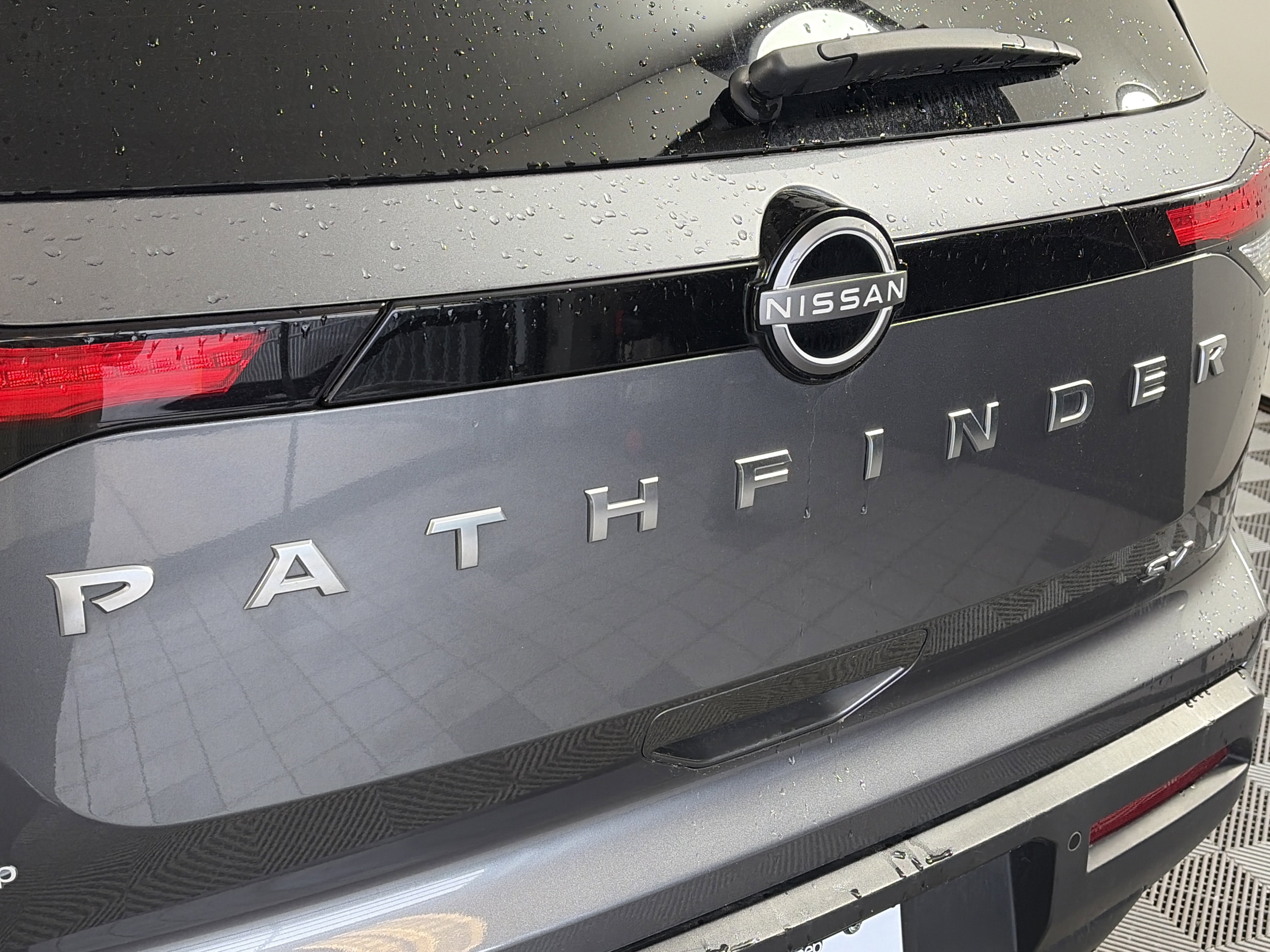Used 2024 Nissan Pathfinder SV image 16