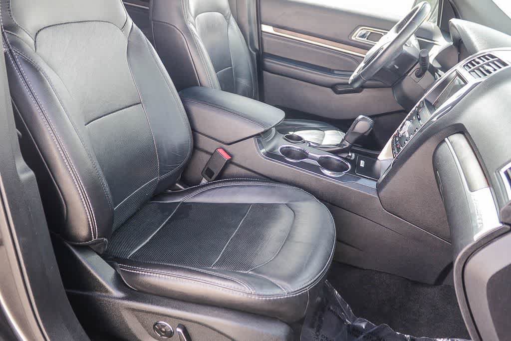Used 2018 Ford Explorer Limited w/ Equipment Group 301A FWD image 16