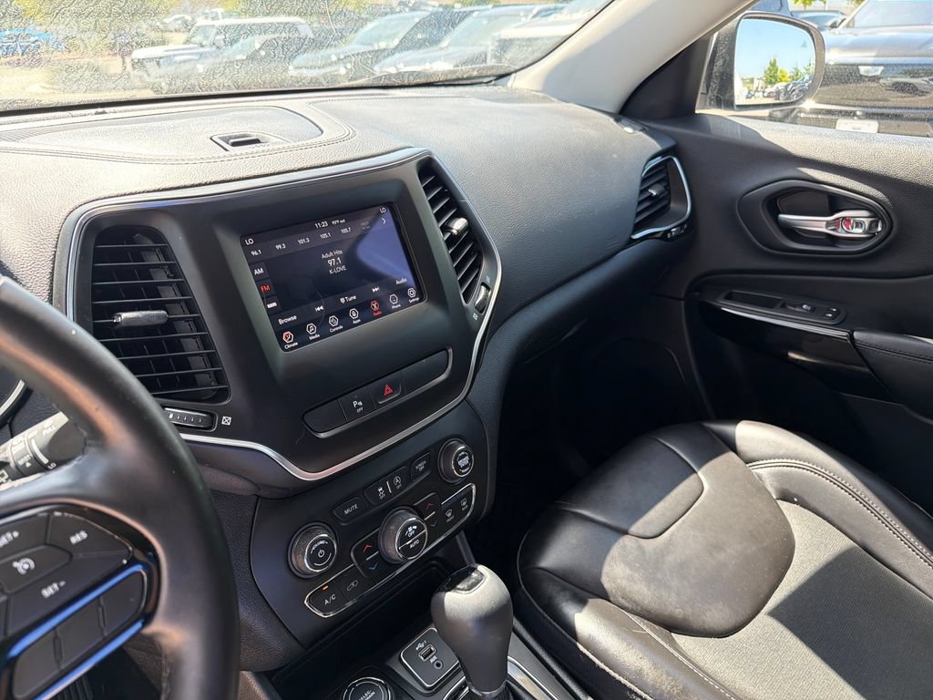 Used 2020 Jeep Cherokee Latitude Plus AWD/4WD image 24