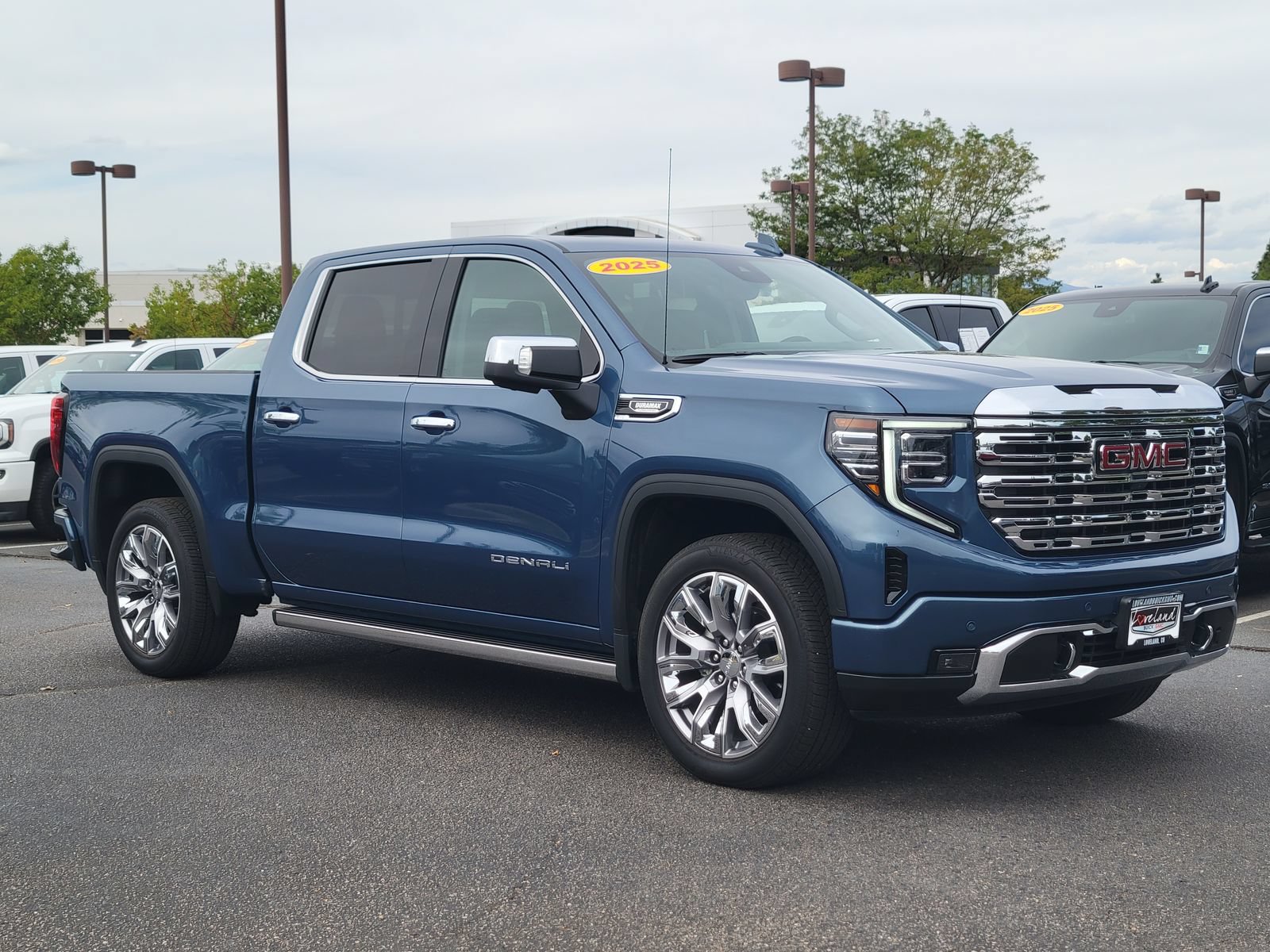 Used 2025 GMC Sierra 1500 Denali w/ Denali Reserve Package AWD/4WD image 1