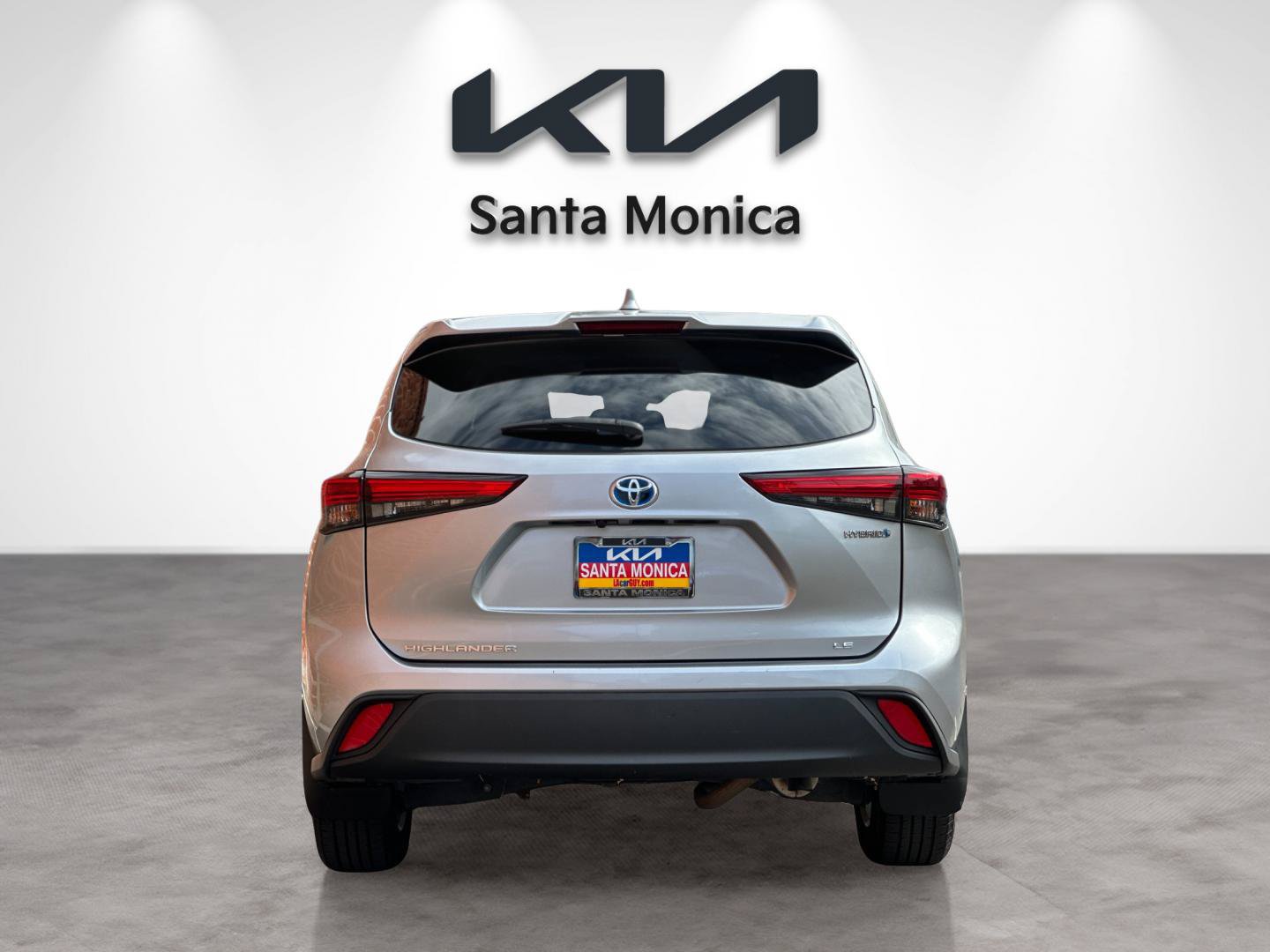 Used 2021 Toyota Highlander LE AWD/4WD image 5