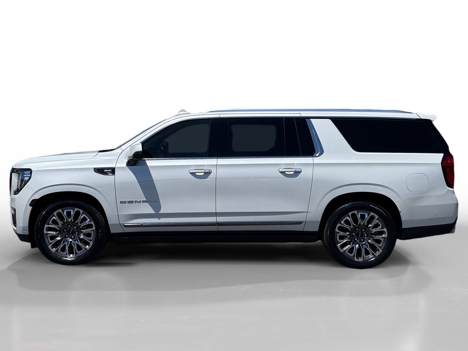 Used 2024 GMC Yukon XL Denali Ultimate AWD/4WD image 2