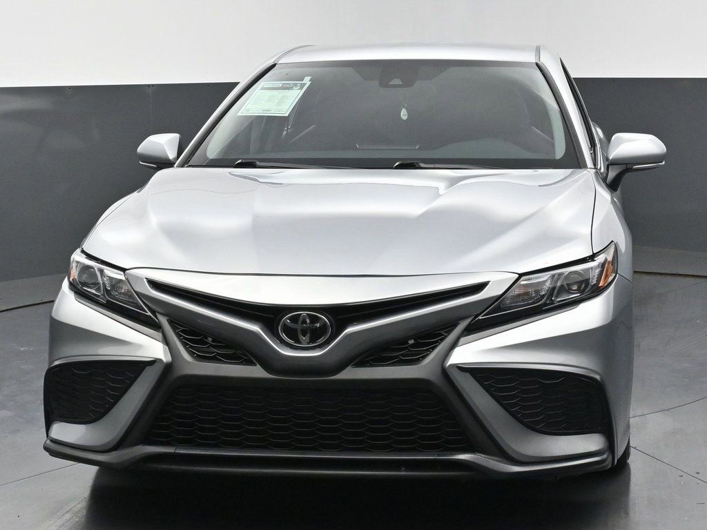 Used 2021 Toyota Camry SE image 6