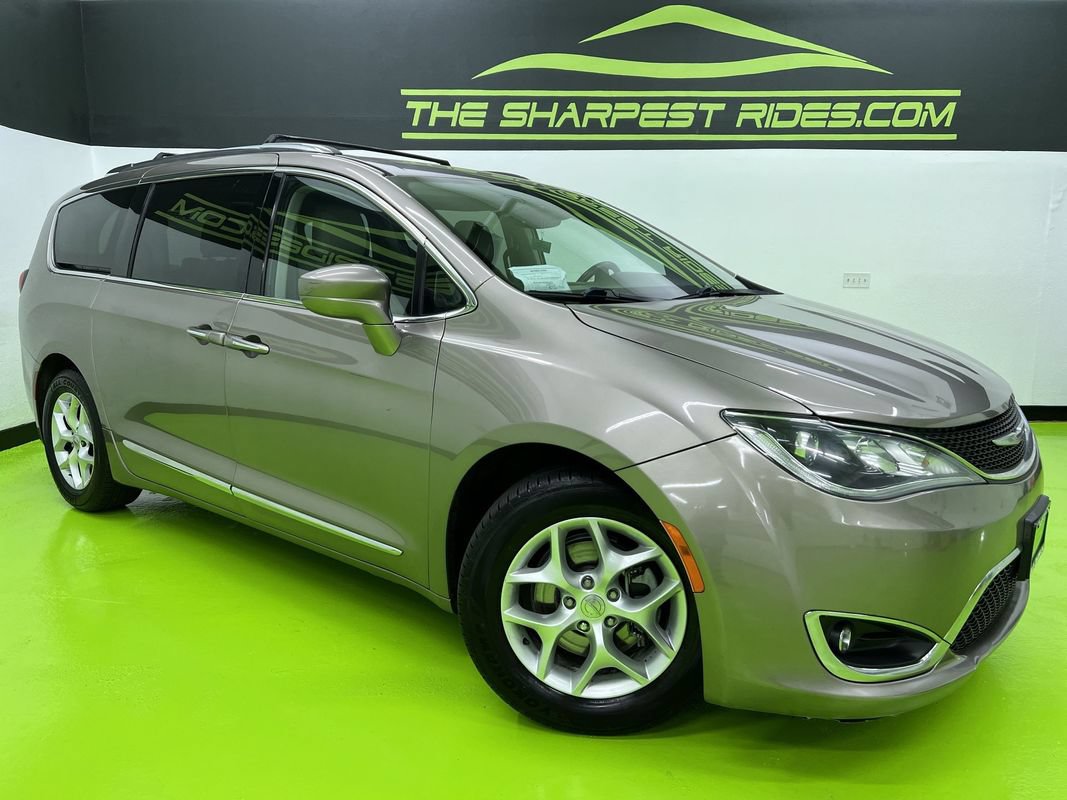 Used 2017 Chrysler Pacifica Touring-L Plus w/ Tire & Wheel Group FWD image 1