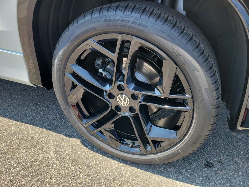 New 2026 Volkswagen Tiguan SE R-Line FWD image 27