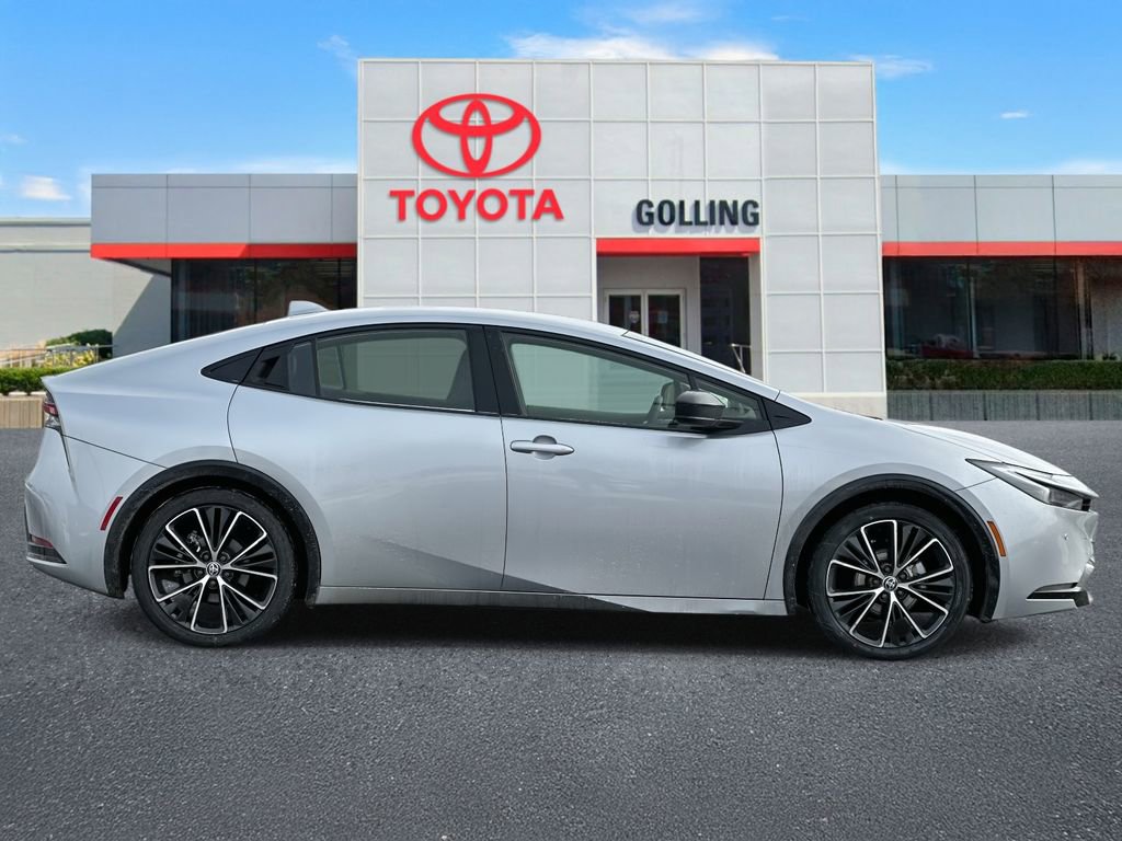 Used 2025 Toyota Prius XLE image 6