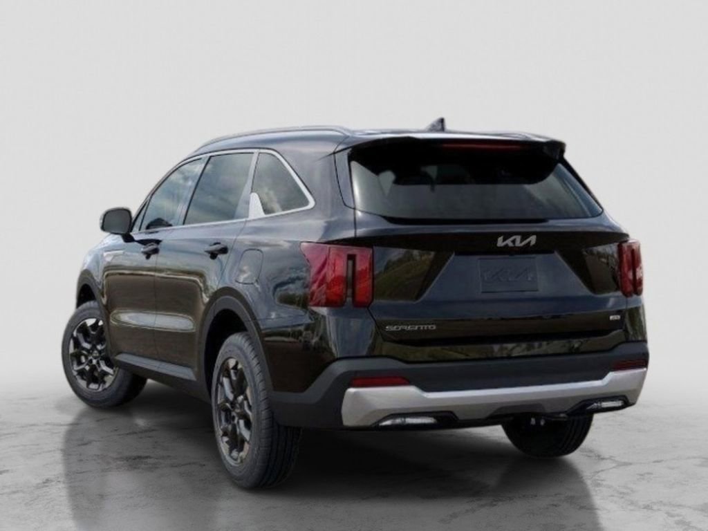 Used 2025 Kia Sorento S image 4