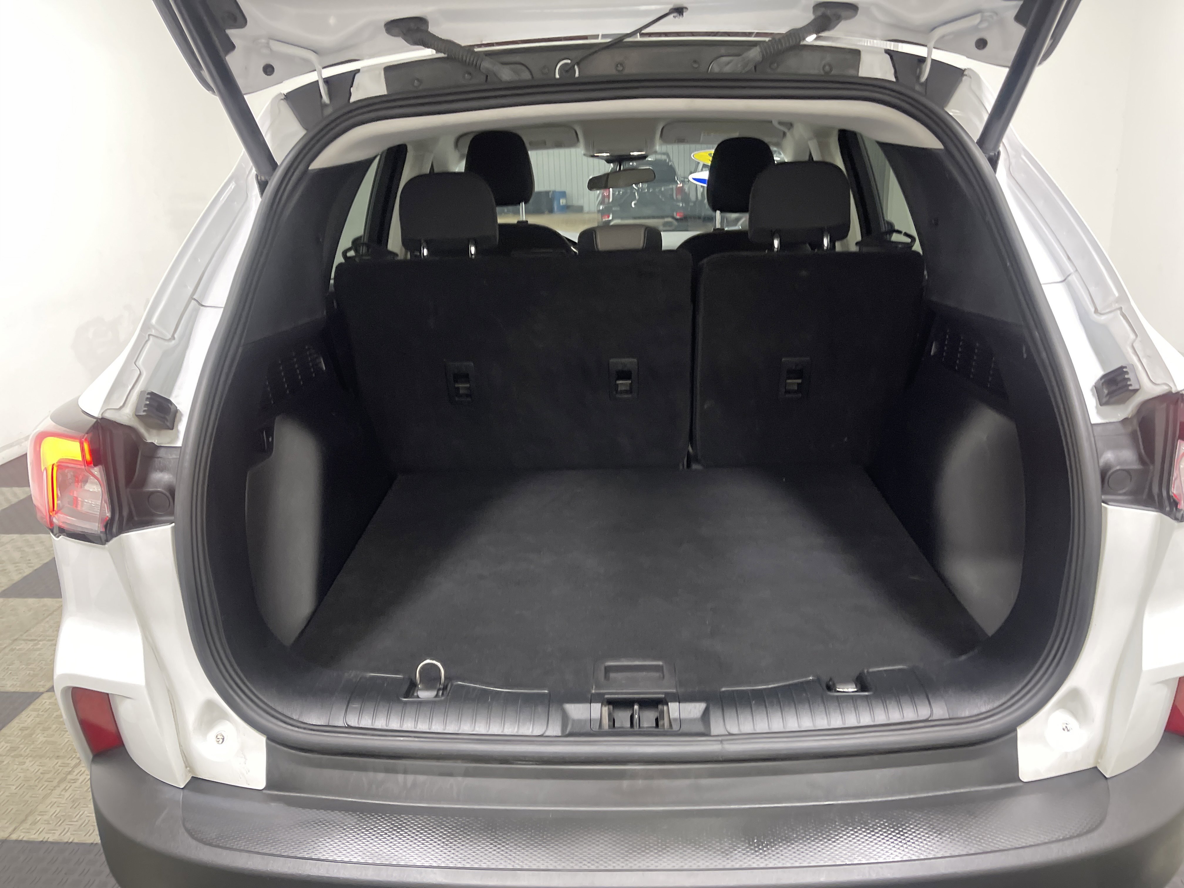 Used 2022 Ford Escape SE w/ SE Sport Appearance Package image 18