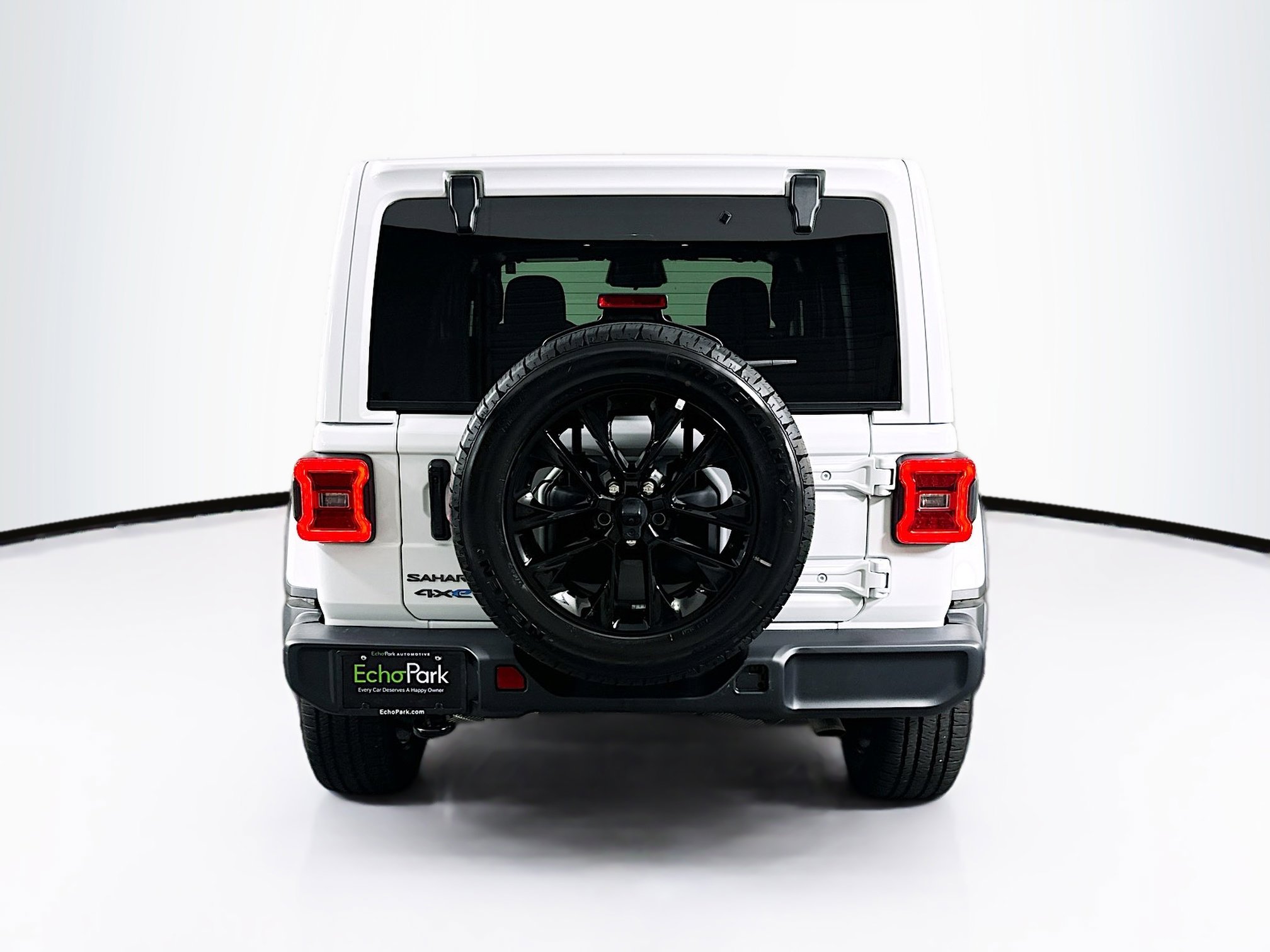 Used 2025 Jeep Wrangler Sahara image 7
