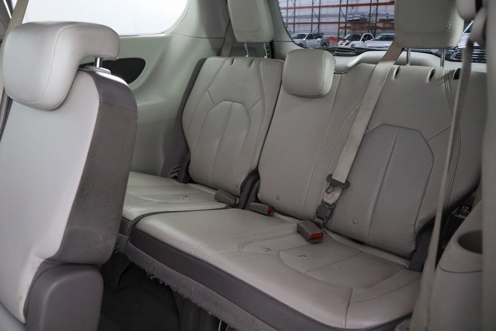 Used 2018 Chrysler Pacifica Touring-L image 17