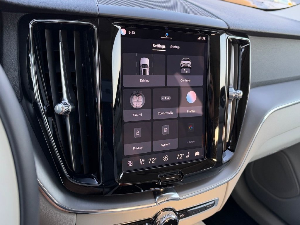 Certified 2024 Volvo XC60 T8 Core w/ Climate Package AWD/4WD image 18