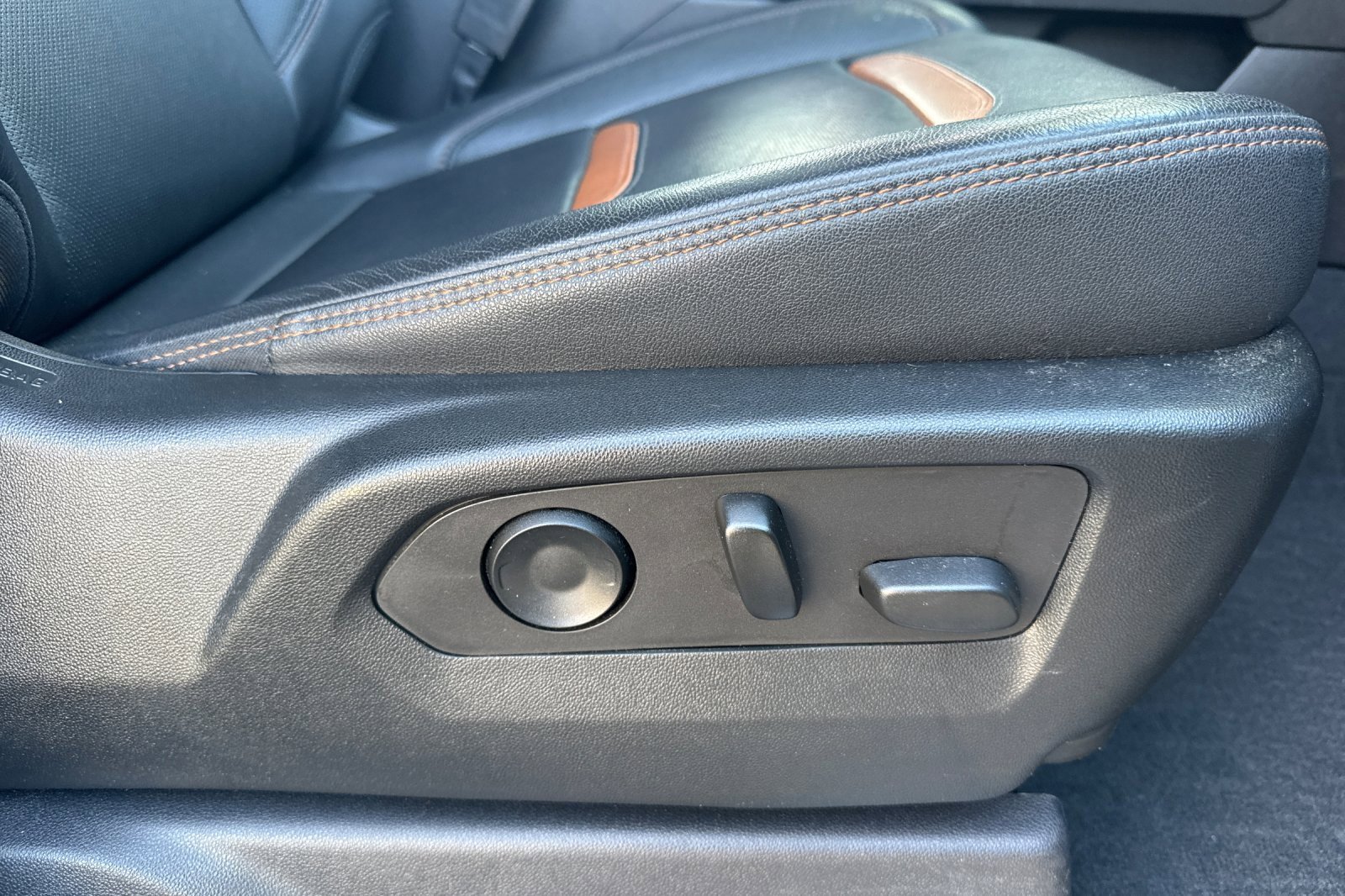 Used 2022 GMC Sierra 1500 AT4 w/ AT4 Premium Package image 23