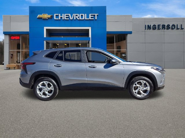 Used 2024 Chevrolet Trax LS w/ LS Convenience Package FWD image 28