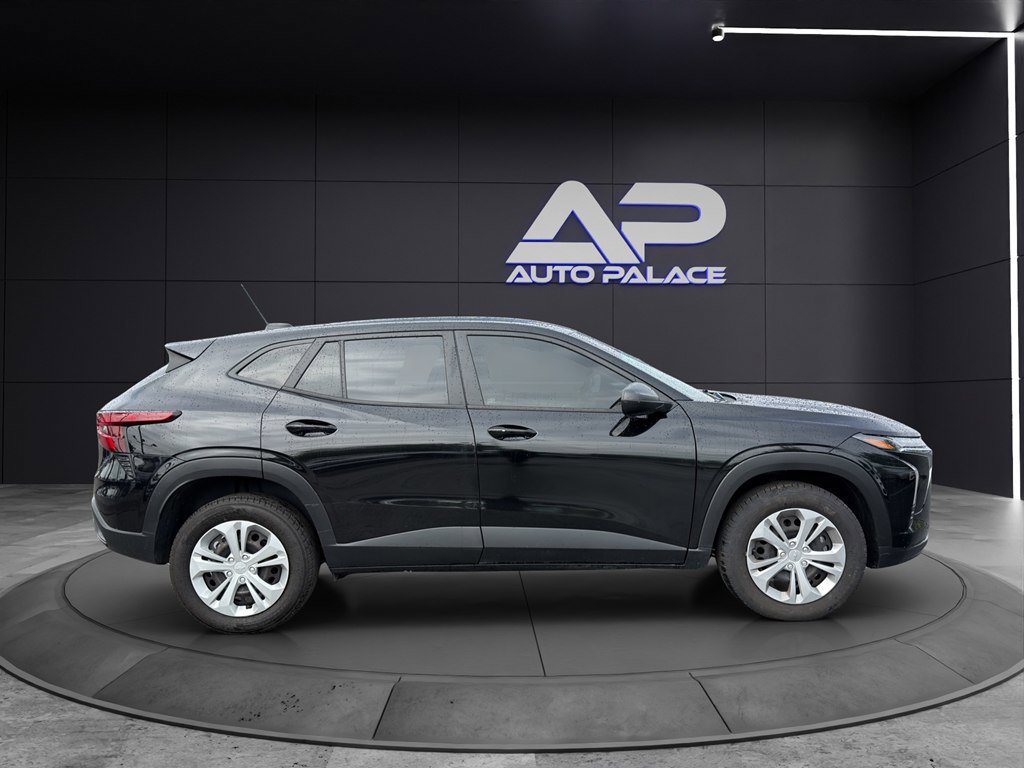 Used 2024 Chevrolet Trax LS FWD image 8