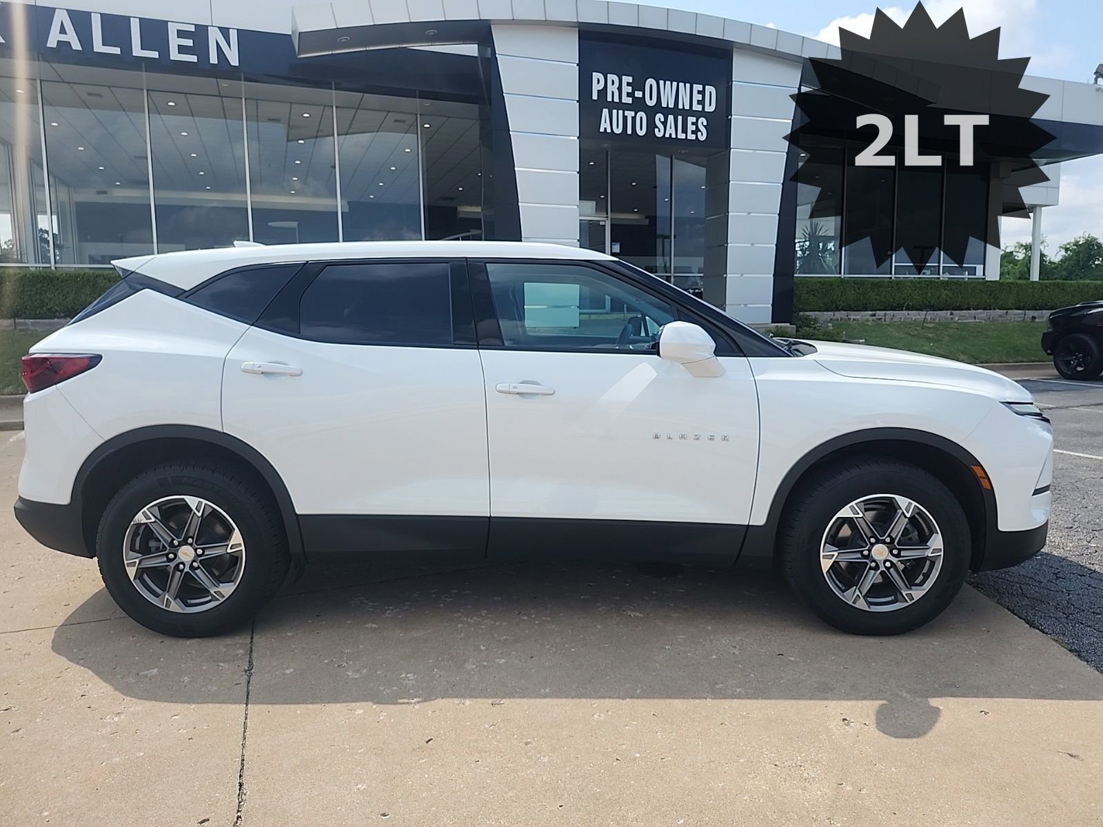 Used 2023 Chevrolet Blazer LT w/ Driver Confidence Package image 2