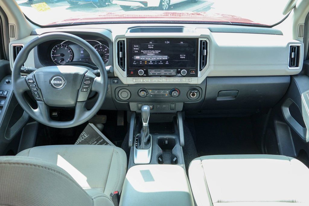 Certified 2025 Nissan Frontier SV image 6