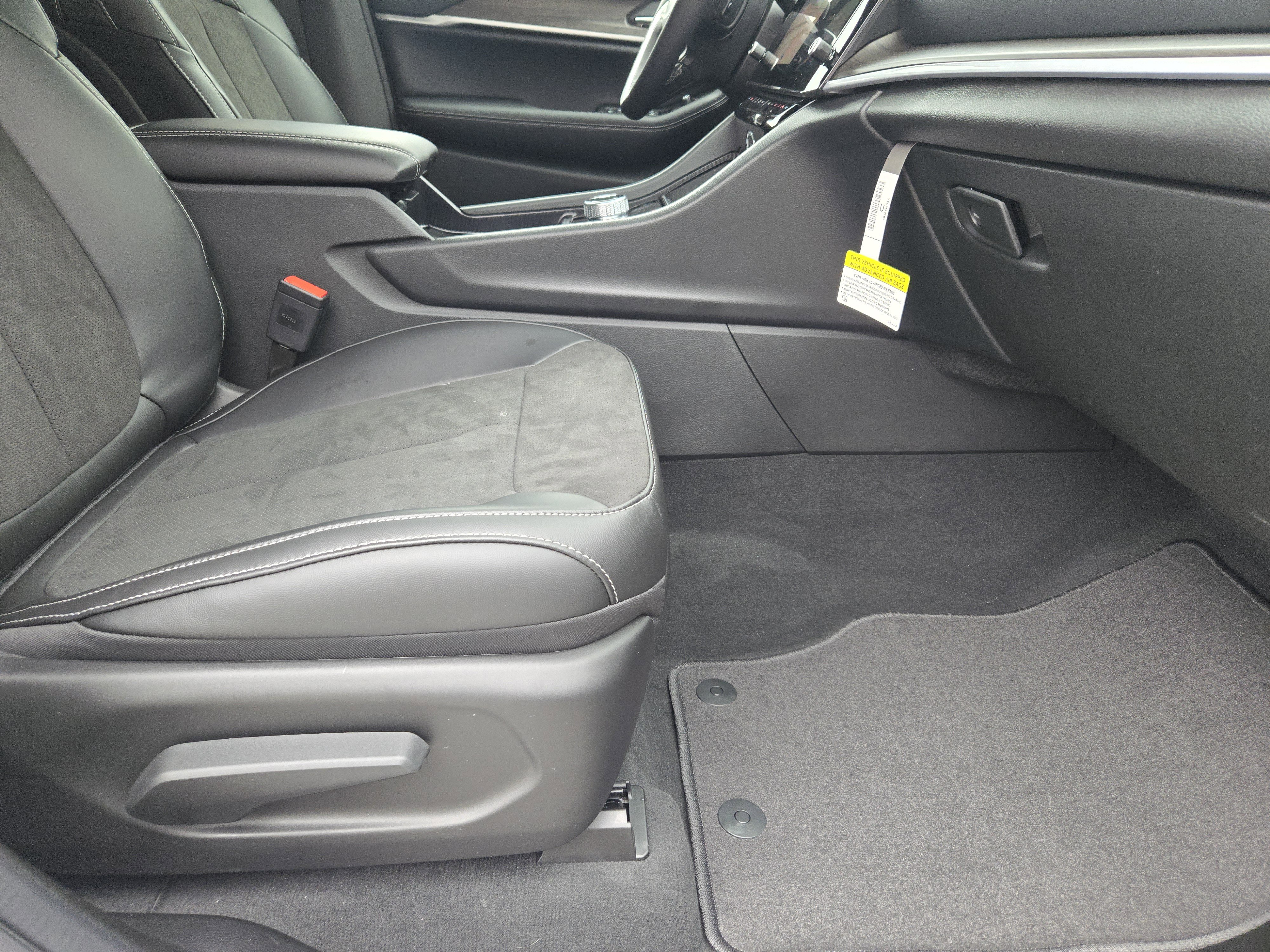 New 2026 Jeep Grand Cherokee Altitude image 11