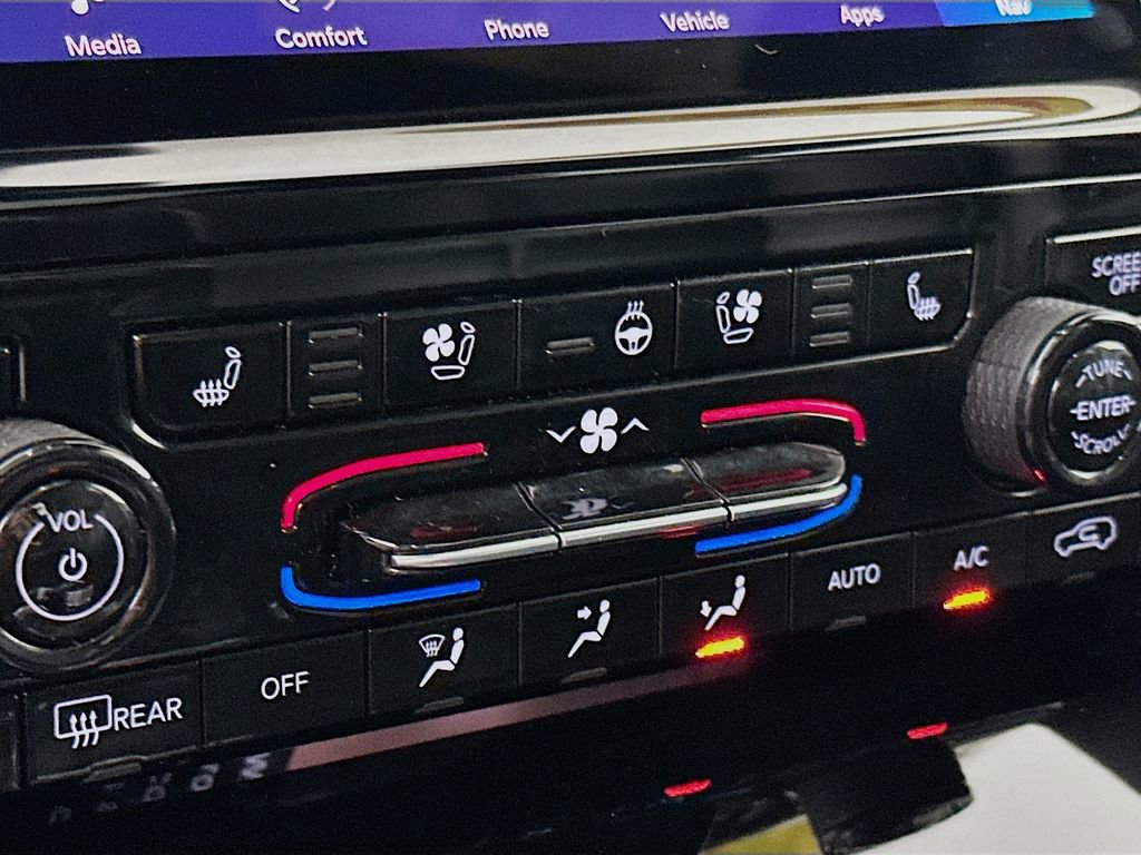 Certified 2025 Jeep Grand Cherokee Limited w/ Luxury Tech Group II image 32