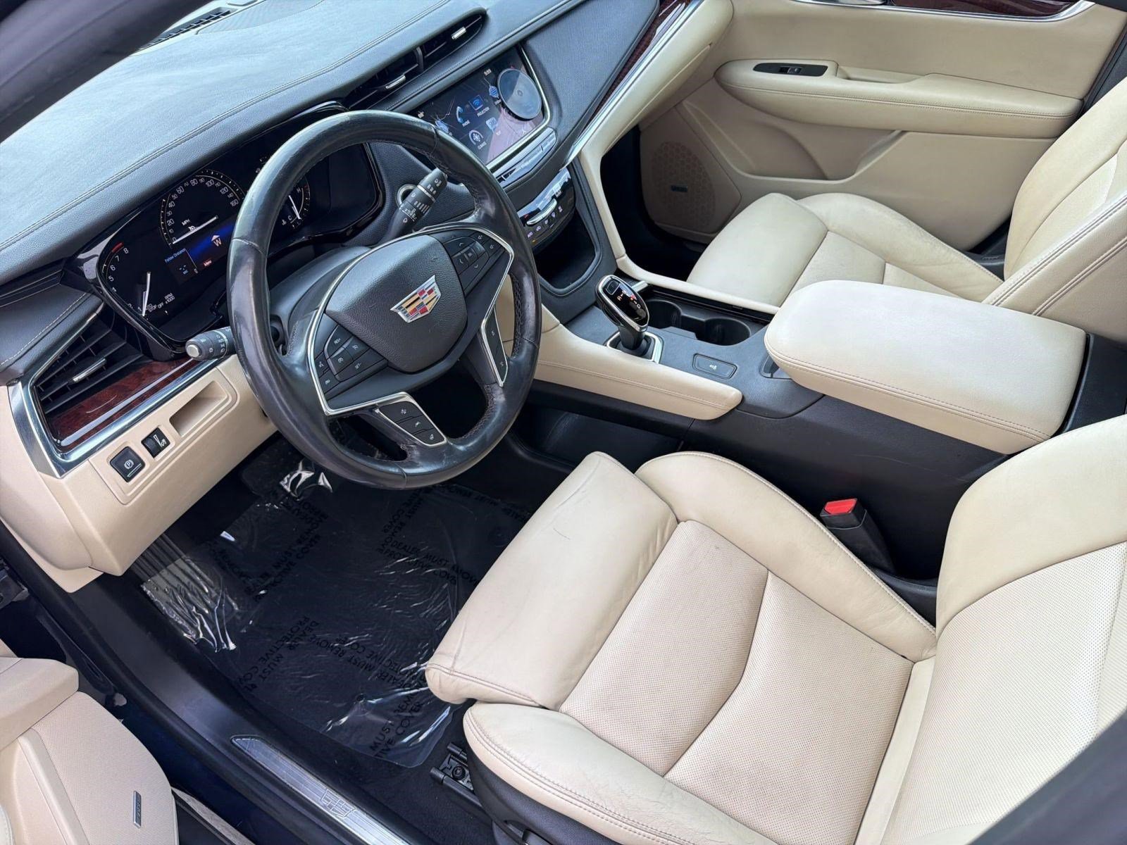 Used 2017 Cadillac XT5 Luxury w/ Driver Awareness Package FWD image 4