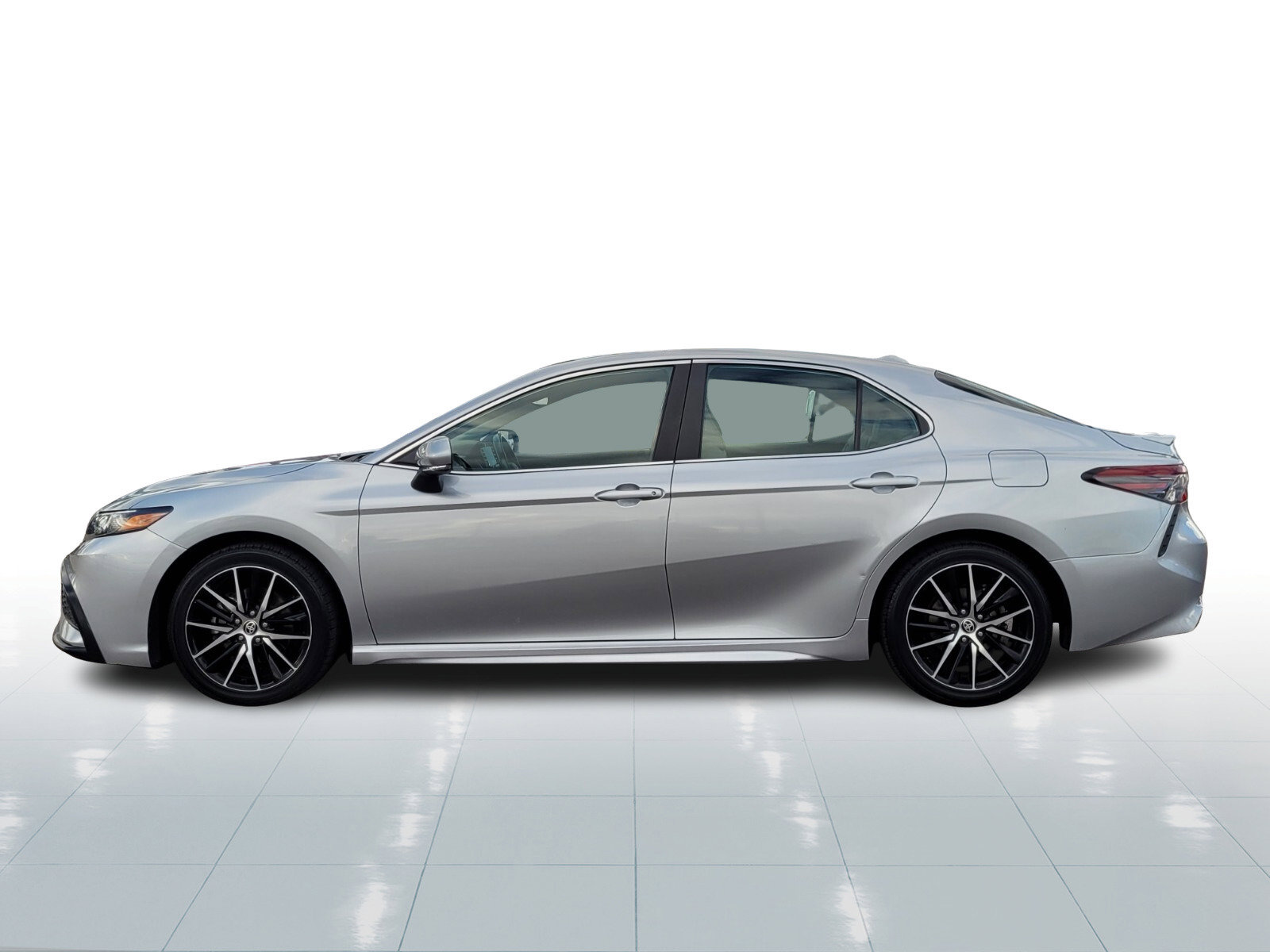 Certified 2024 Toyota Camry SE image 3