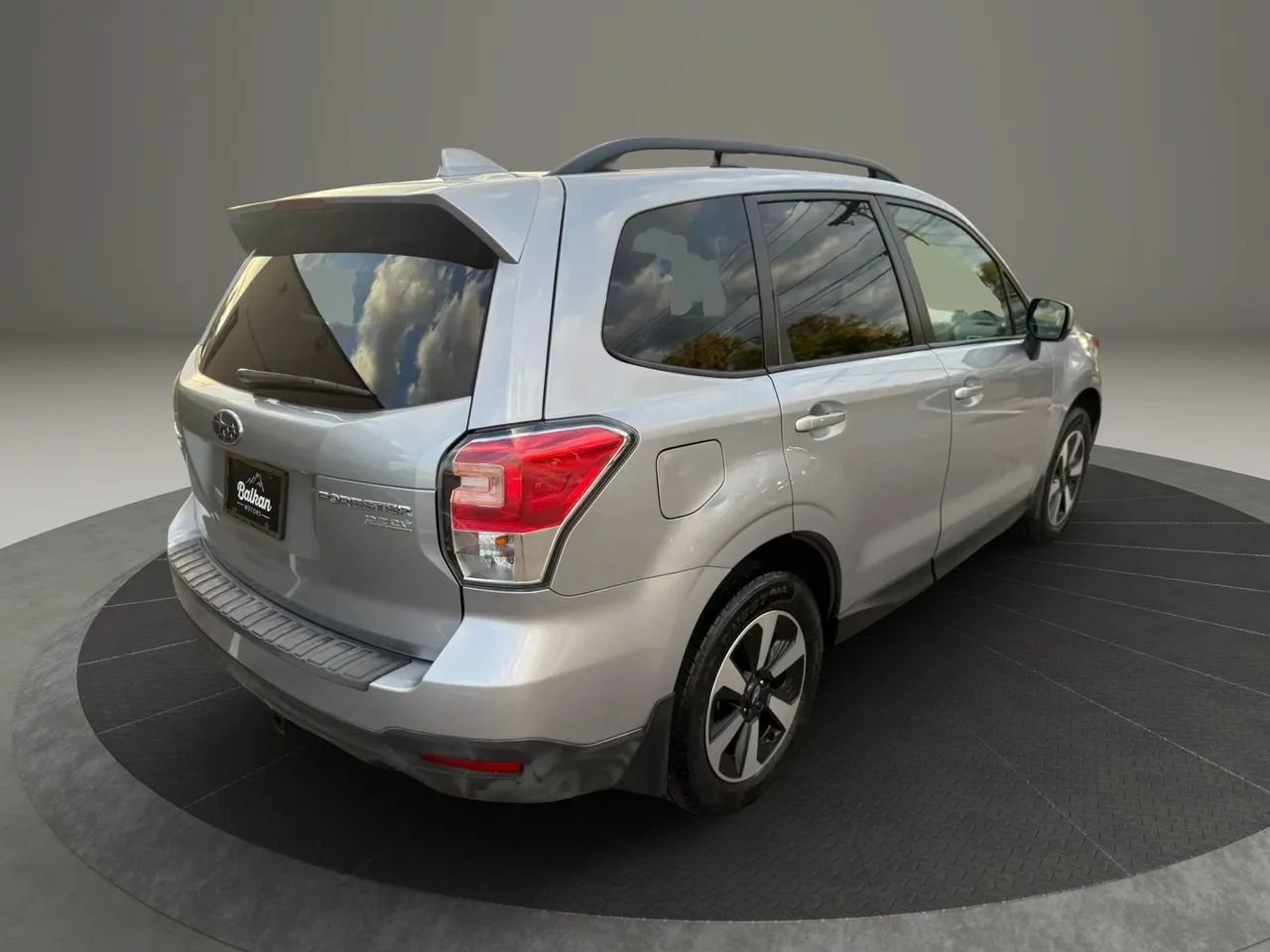 Used 2017 Subaru Forester 2.5i Premium w/ Protection Package #1 AWD/4WD image 4