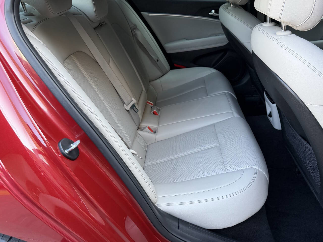 Used 2023 Genesis G70 2.0T AWD/4WD image 19