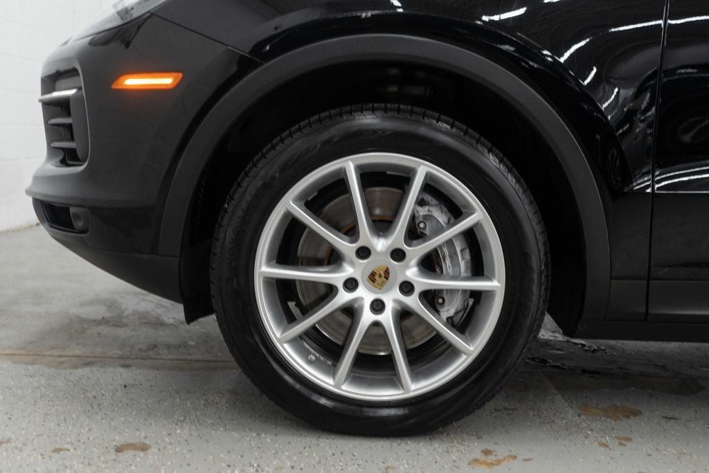 Used 2023 Porsche Cayenne AWD/4WD image 33