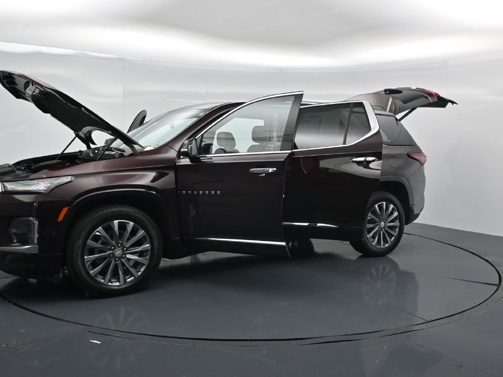 Used 2023 Chevrolet Traverse Premier FWD image 39