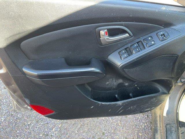 Used 2012 Hyundai Tucson Limited image 11