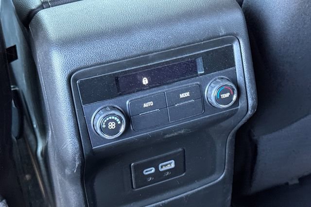 Used 2023 GMC Acadia SLE image 45