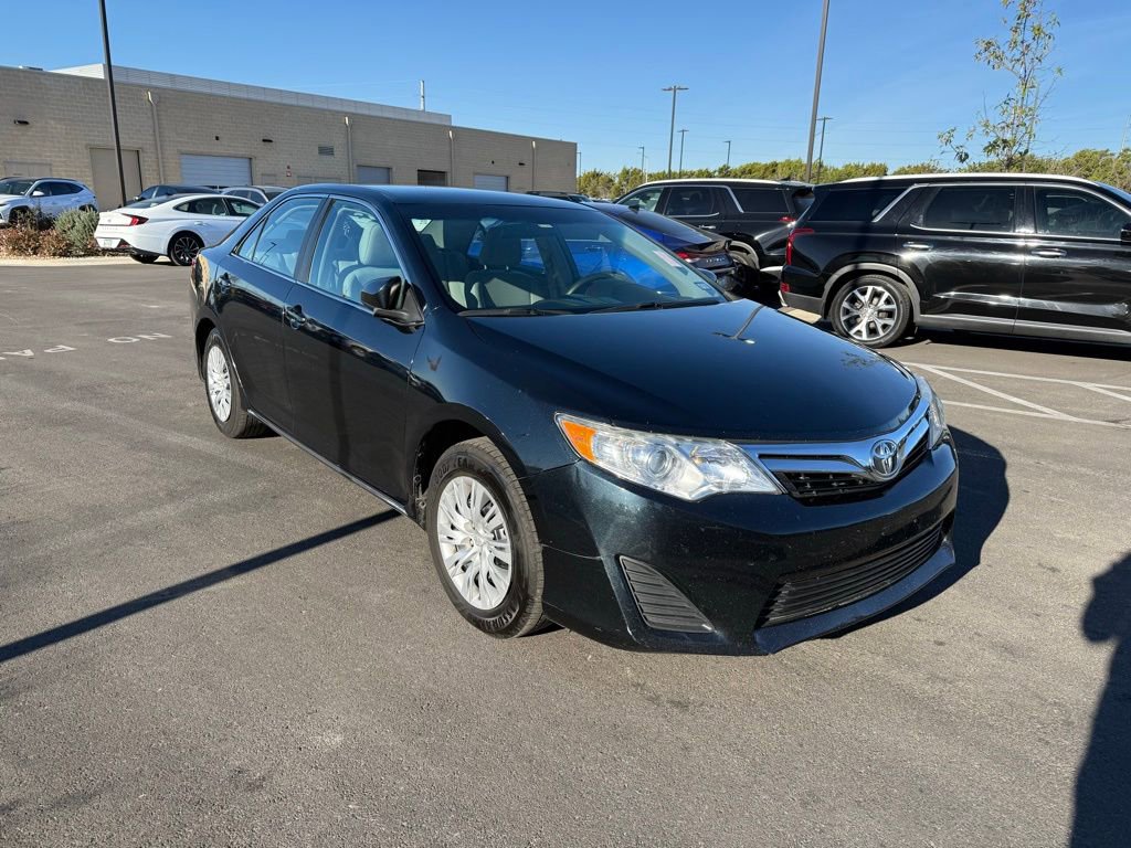 Used 2013 Toyota Camry LE image 3