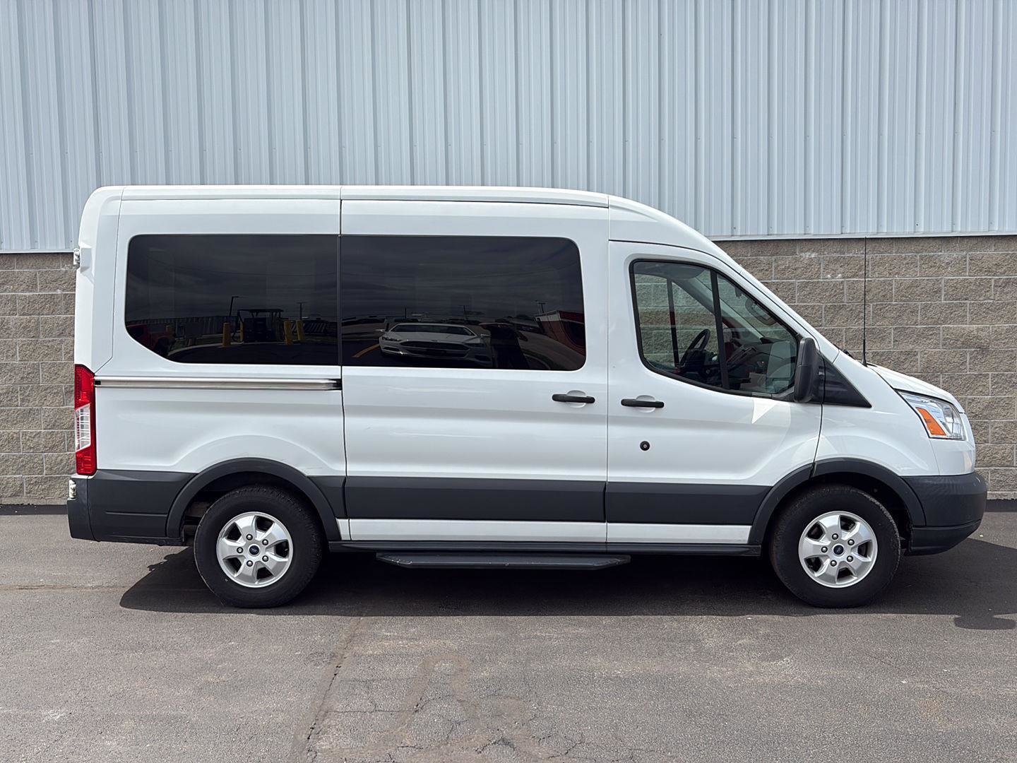 Used 2018 Ford Transit 150 XLT image 37