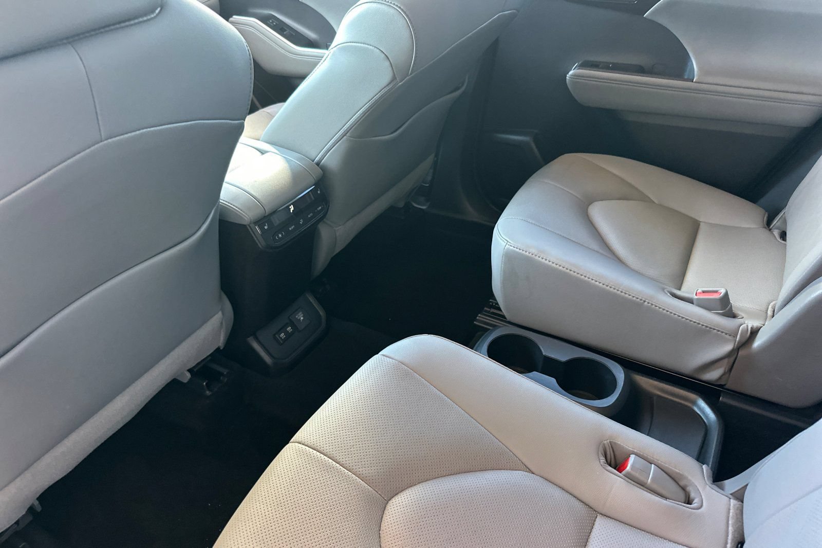 Certified 2021 Toyota Highlander Platinum AWD/4WD image 15