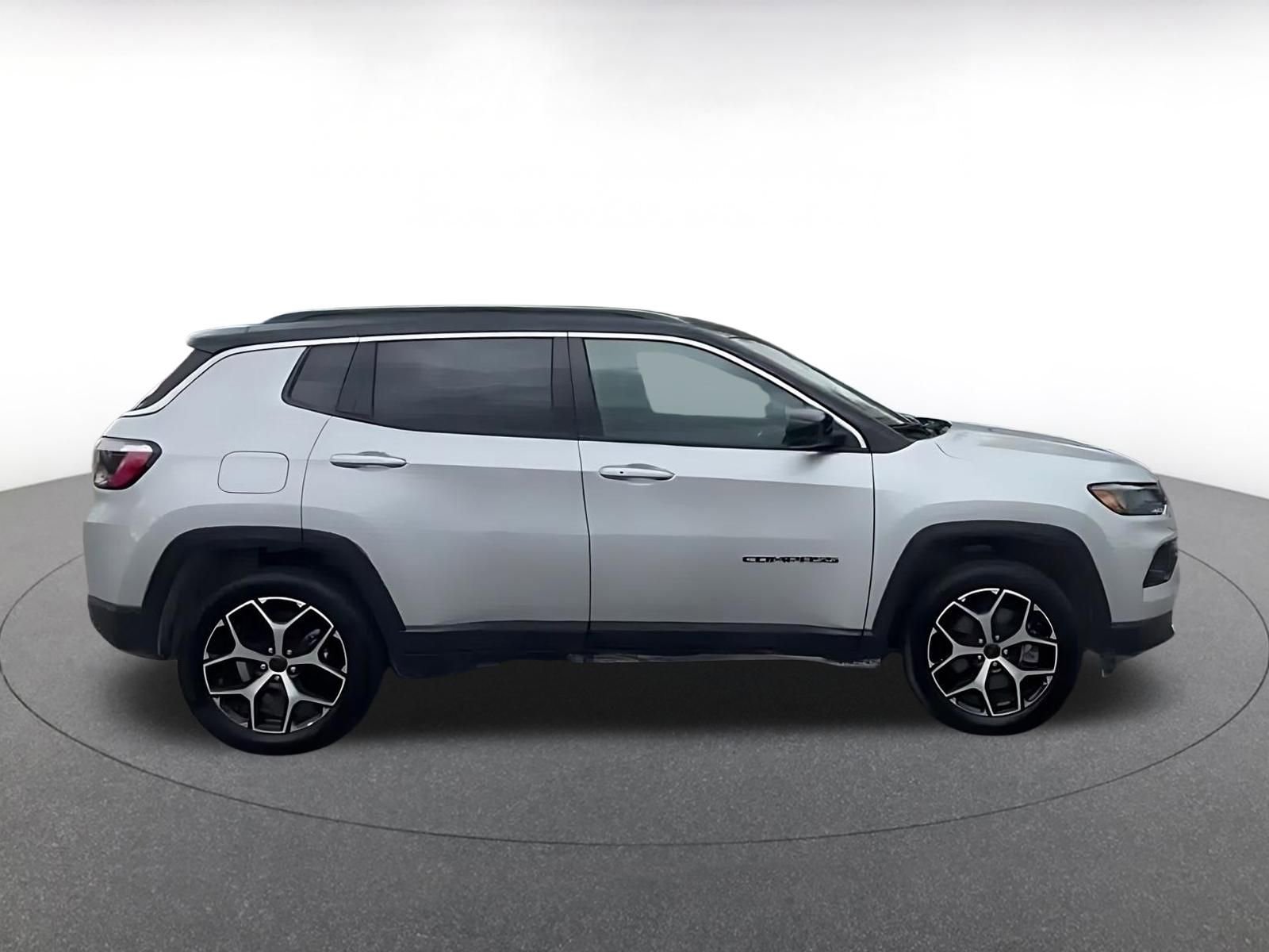Used 2025 Jeep Compass Trailhawk image 15
