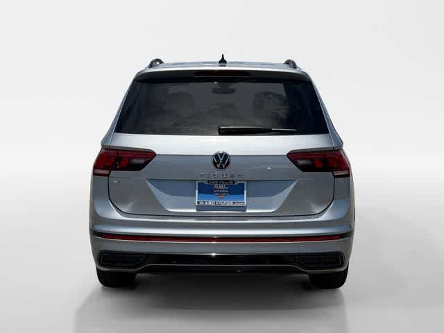Used 2022 Volkswagen Tiguan SE R-Line FWD image 4