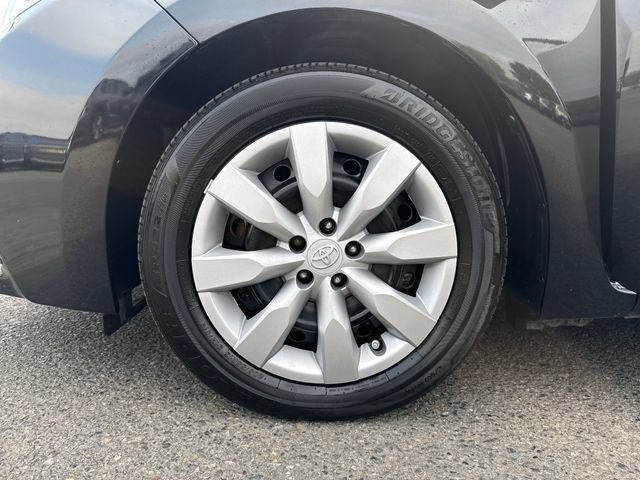 Used 2014 Toyota Corolla LE FWD image 26