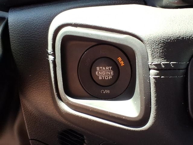 Used 2025 Jeep Wrangler Unlimited Sahara AWD/4WD image 21