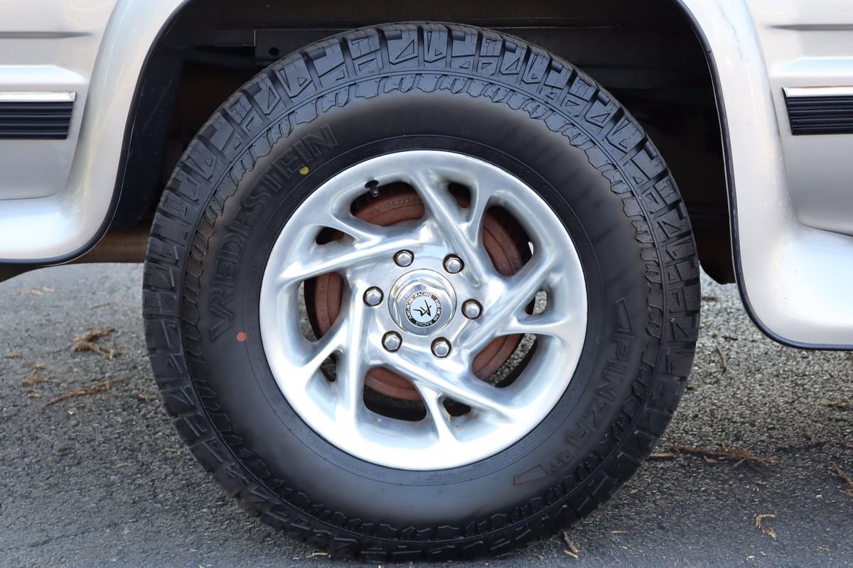 Used 1999 GMC Suburban 4WD w/ Convenience Group image 40