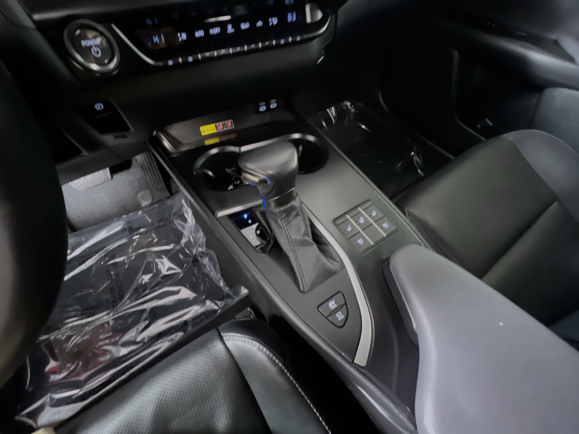 Used 2024 Lexus UX 250h 250h Premium image 25