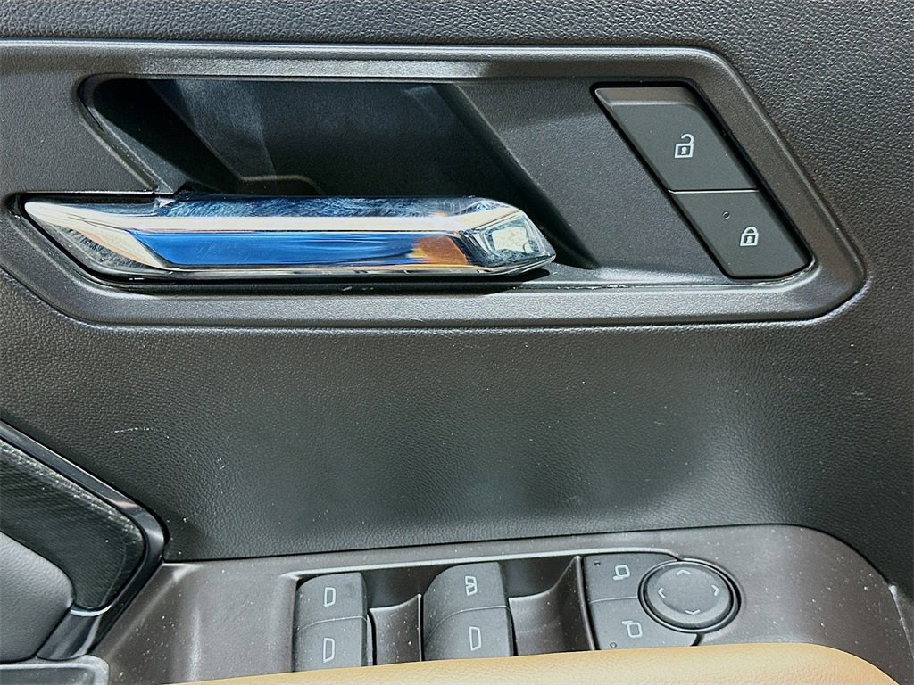 Used 2025 GMC Canyon AT4 image 18