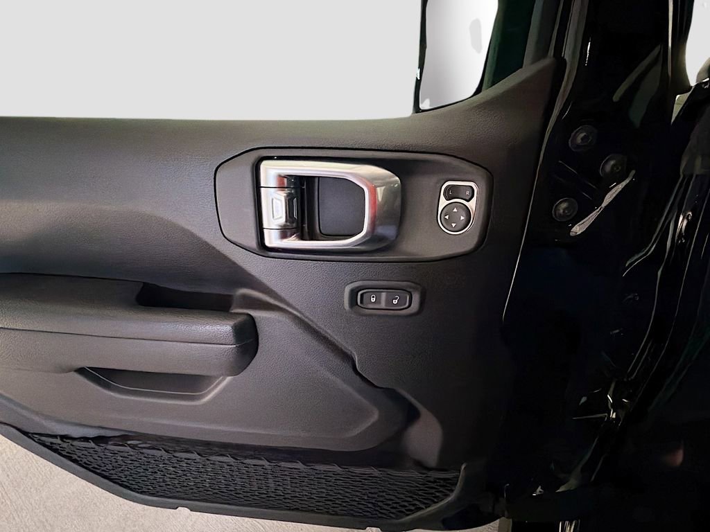 Used 2025 Jeep Wrangler Unlimited Rubicon 4xe w/ Convenience Group AWD/4WD image 19