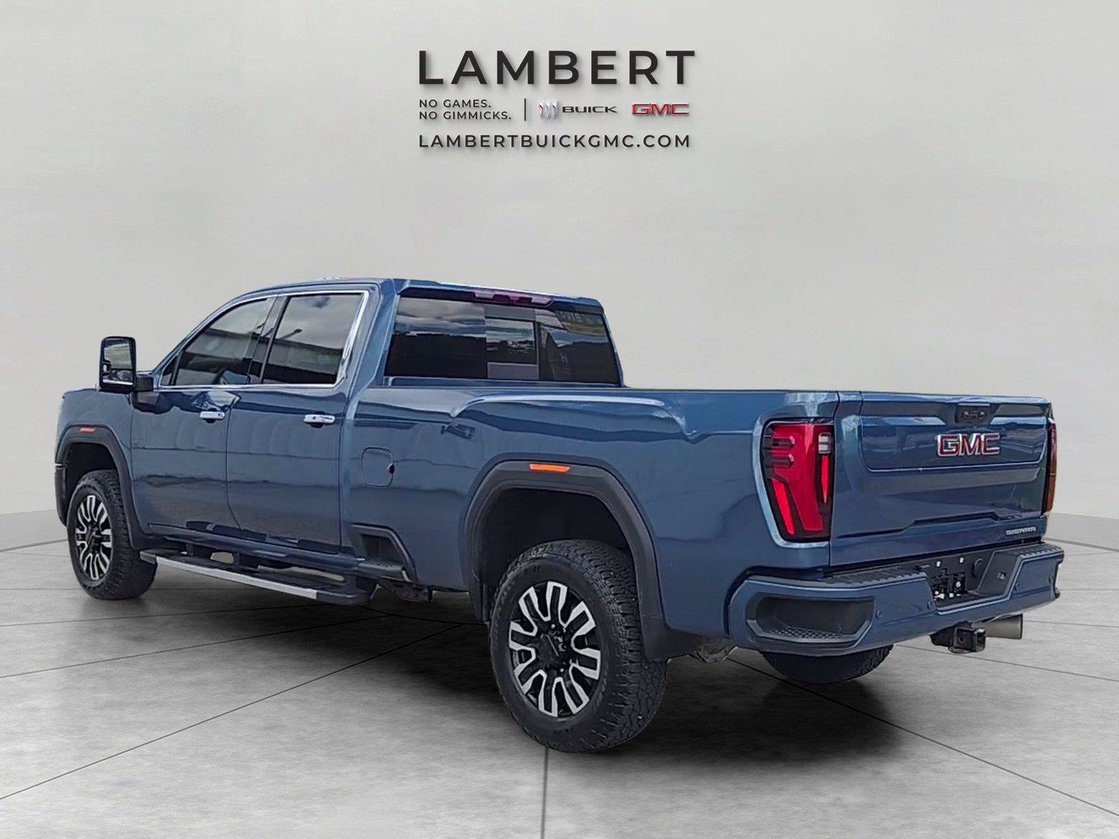 Used 2024 GMC Sierra 2500 Denali AWD/4WD image 3