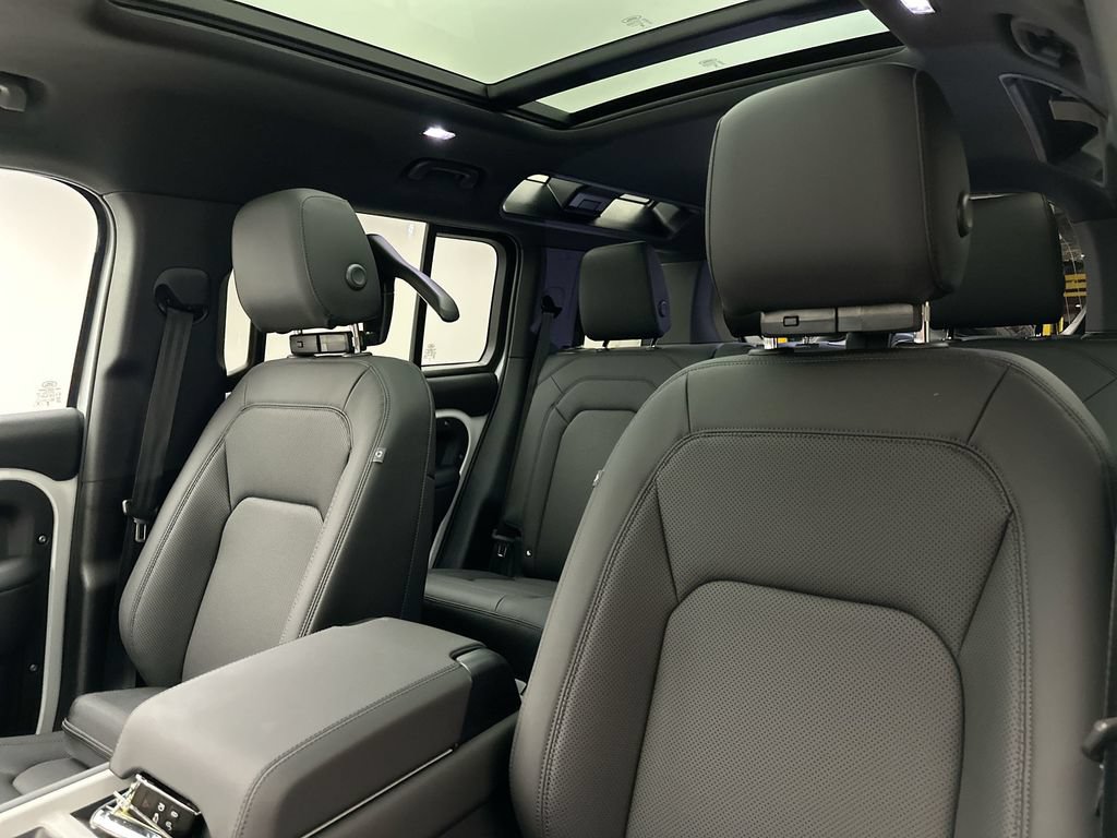 Certified 2025 Land Rover Defender 110 S AWD/4WD image 9