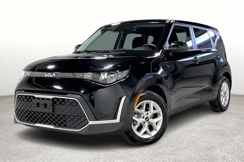 Used 2025 Kia Soul LX FWD image 14