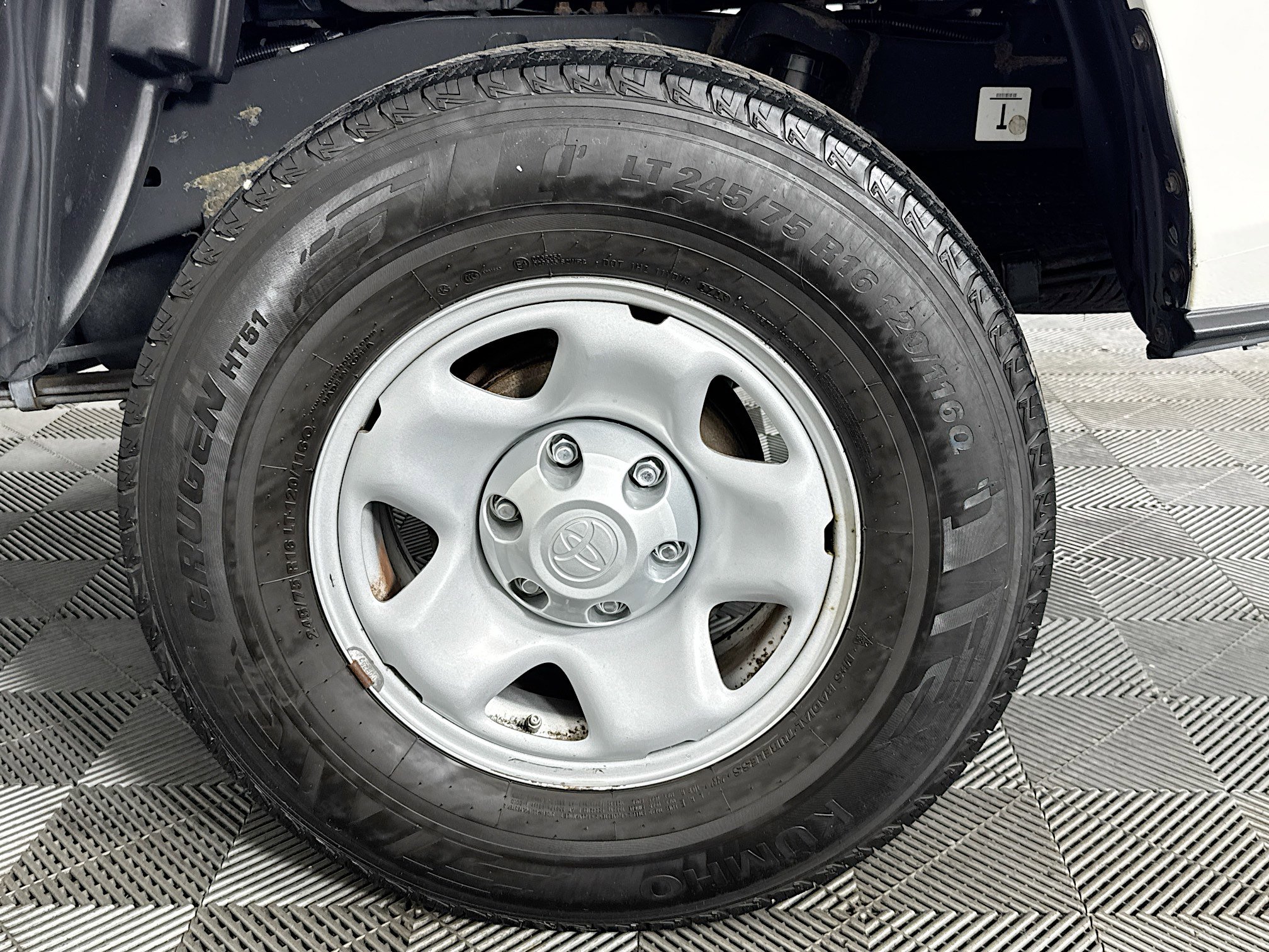 Used 2019 Toyota Tacoma SR image 33