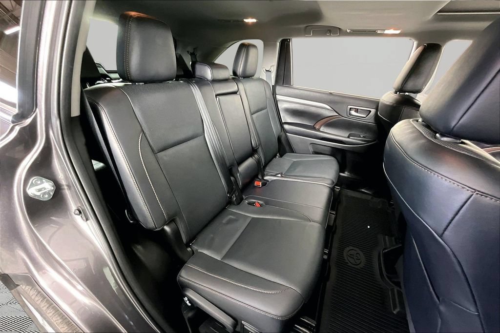 Used 2019 Toyota Highlander Limited FWD image 23