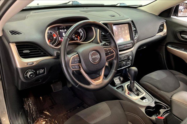 Used 2017 Jeep Cherokee Latitude image 14