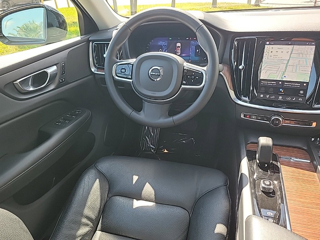 Used 2025 Volvo S60 B5 Plus image 10