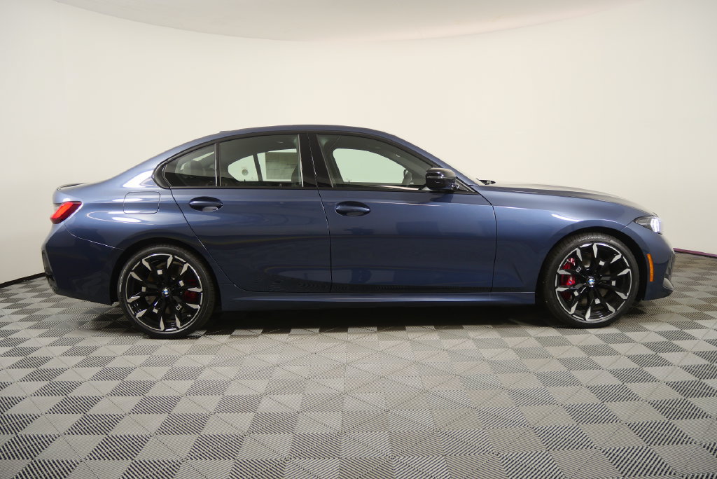 Used 2026 BMW 330i Sedan w/ M Sport Package RWD image 6
