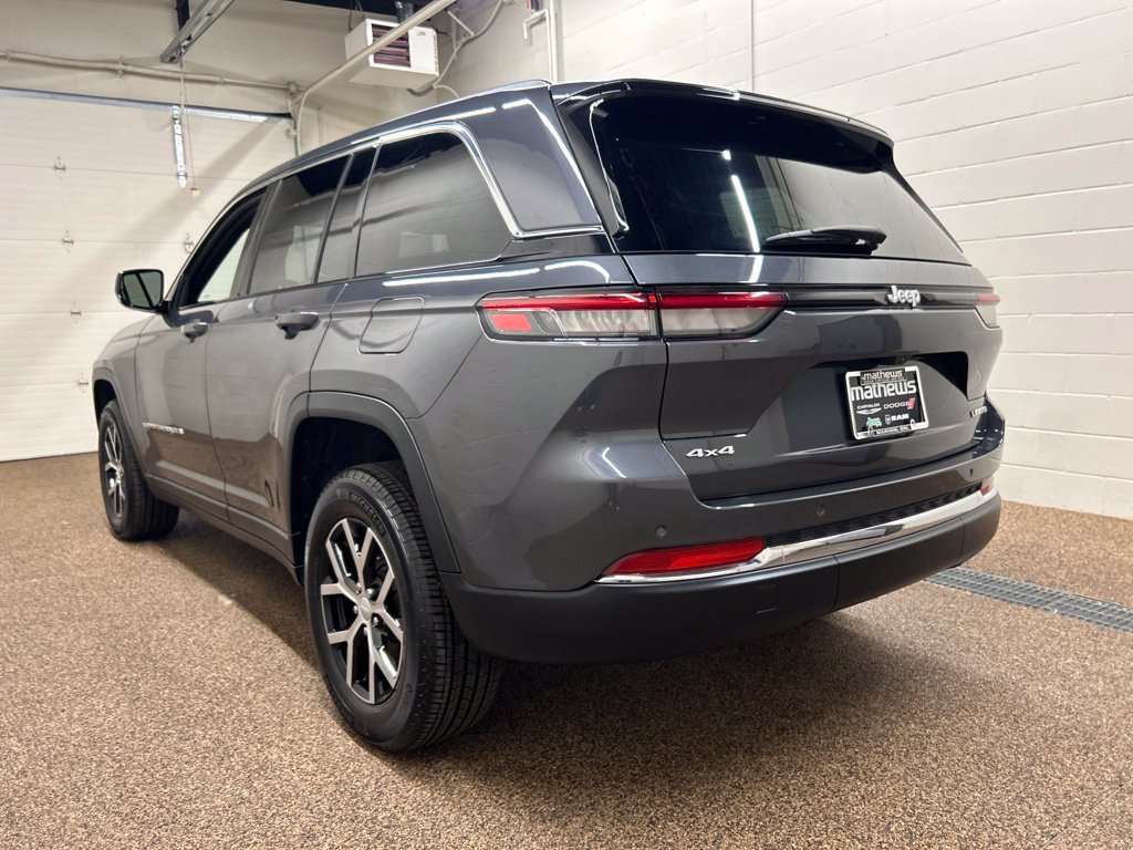 Used 2025 Jeep Grand Cherokee Limited AWD/4WD image 4